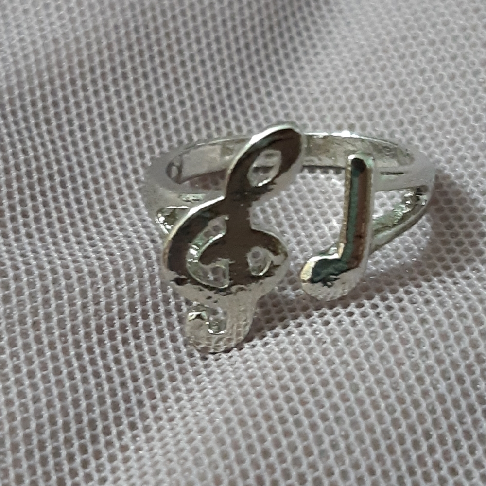 Adjustable music design ring size 7